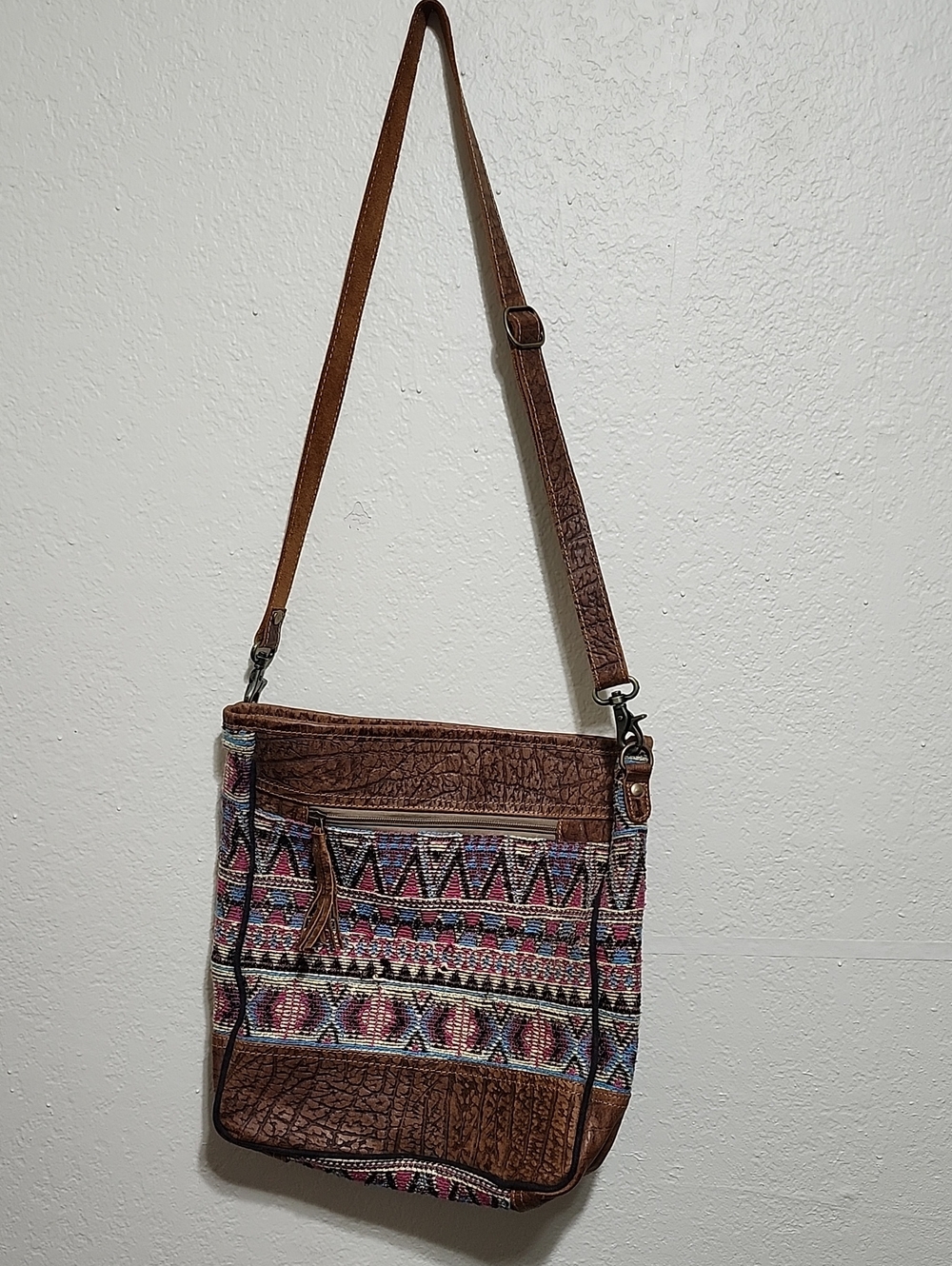 Myra Bag "Colors of the Southwest" Crossbody Messenger Bag EUC